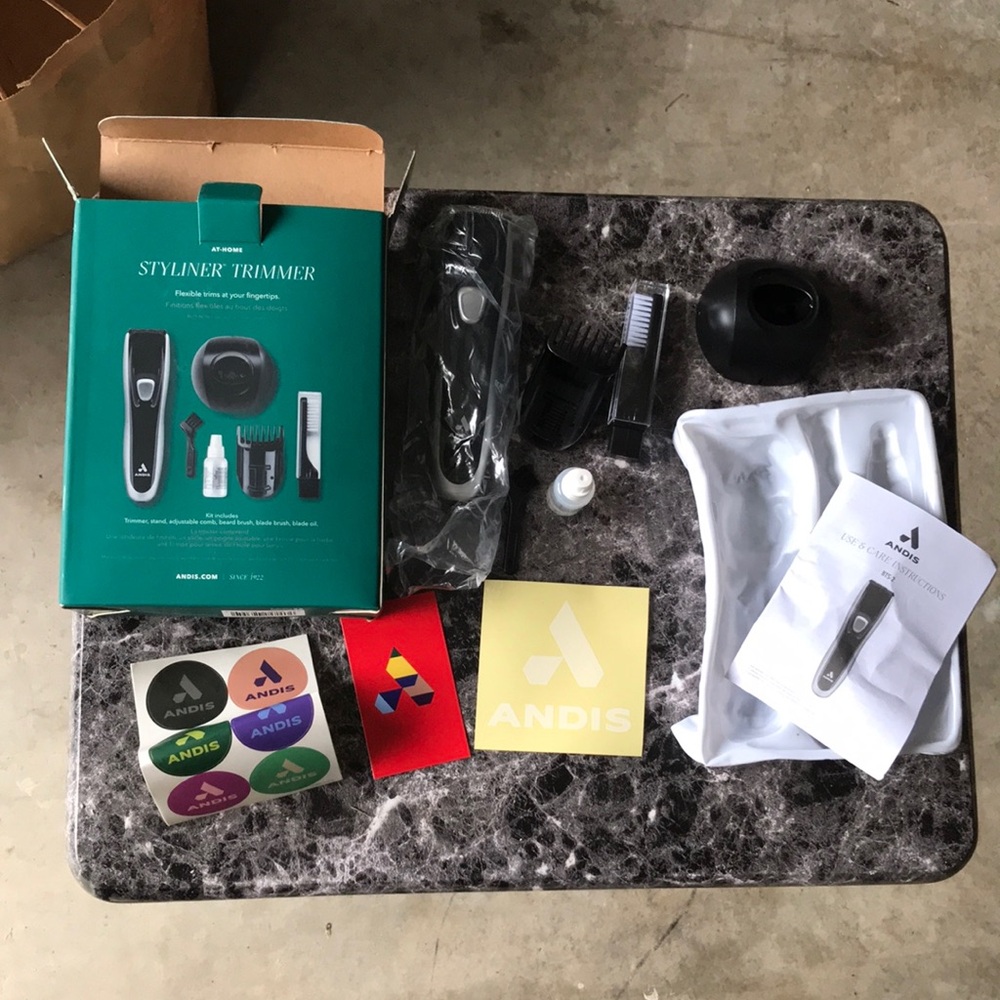 Andis Styliner Trimmer Kit in Teal and Black